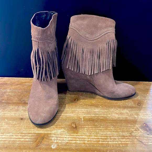 Steve Madden ERAGON Taupe Fringe Boots - Picture 1 of 10